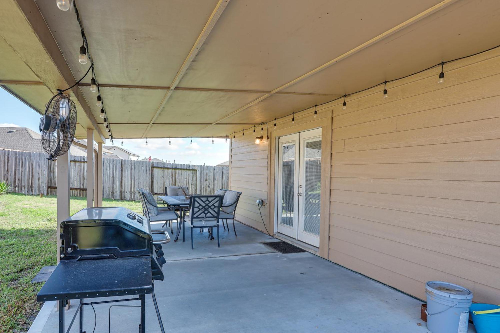 Texas Gulf Coast Home Fire Pit, 12 Mi To Beach! Santa Fe Exterior photo