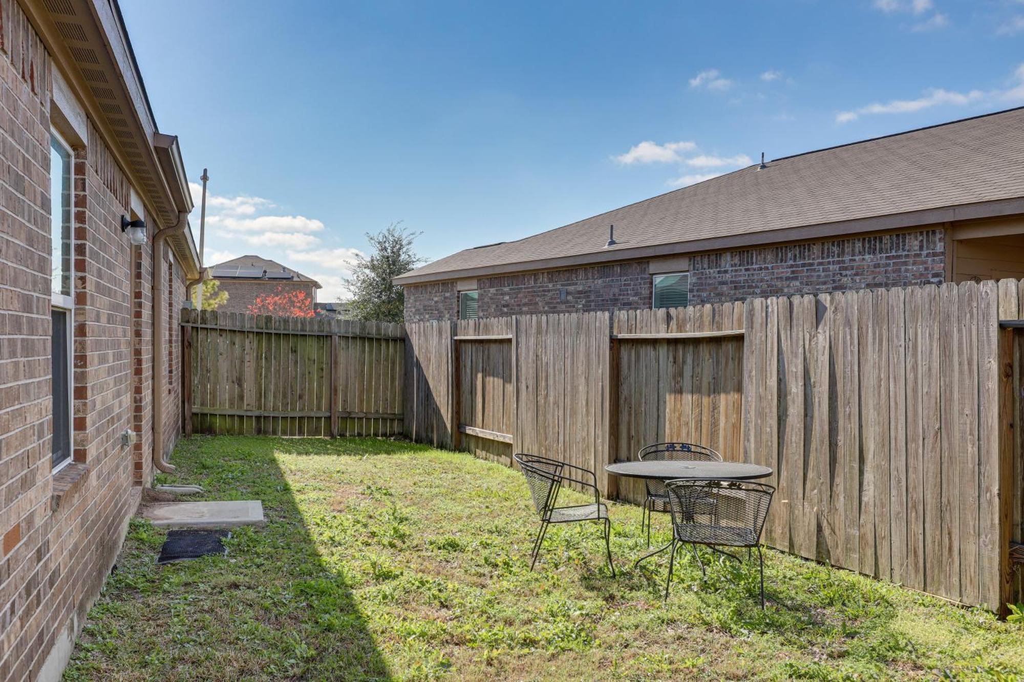 Texas Gulf Coast Home Fire Pit, 12 Mi To Beach! Santa Fe Exterior photo